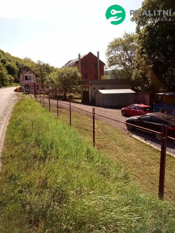 Pozemek s velkou garáží 42m2, 10 km od Zlína Zádveřice - titulní obrázek