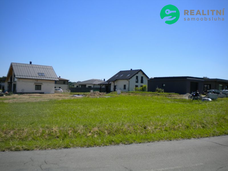 Prodej stavebního pozemku 1685 m2, Dolní Domaslavice - titulní obrázek