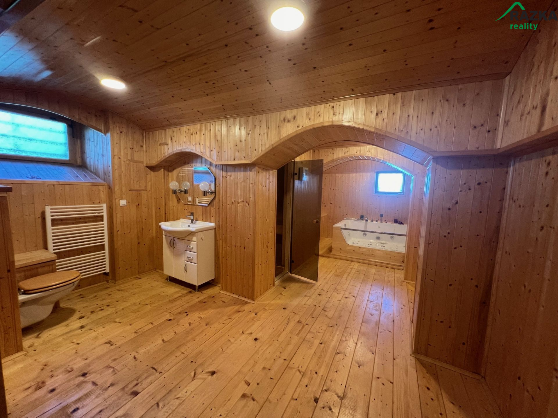Prostorná a luxusně vybavená vila z 19. století Neugersdorf - obrázek č.22