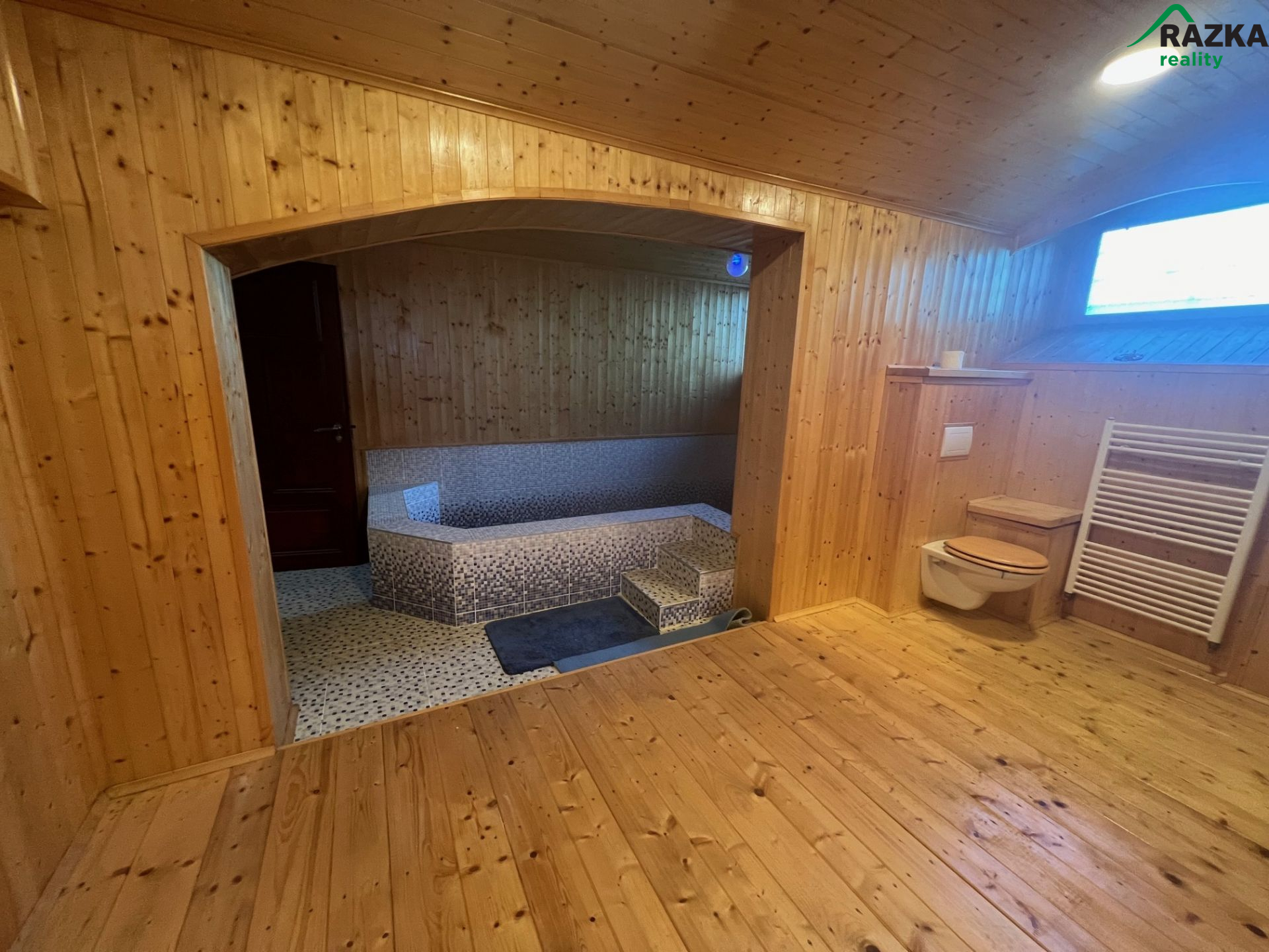 Prostorná a luxusně vybavená vila z 19. století Neugersdorf - obrázek č.23