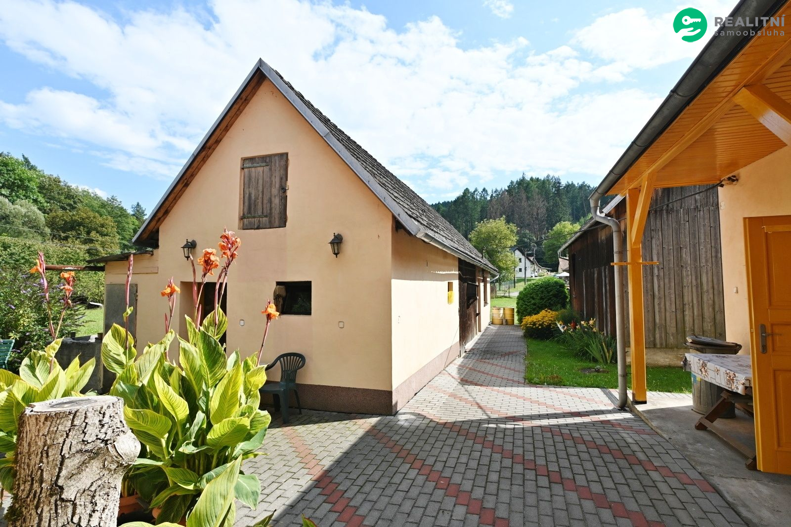 Prodej rodinného domu 172 m2, pozemek 3 735 m2 - obrázek č.8