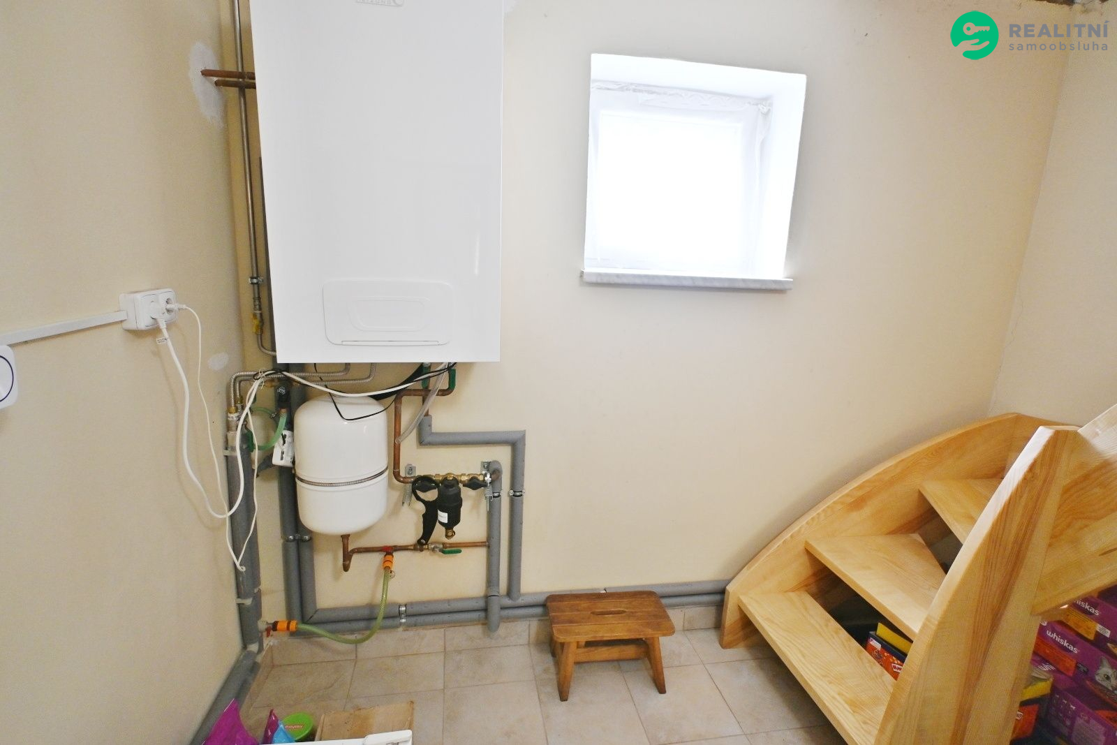 Prodej rodinného domu 172 m2, pozemek 3 735 m2 - obrázek č.12