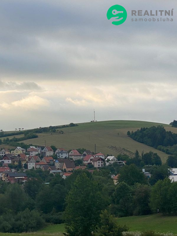 1/2 podíl na pozemcích ve Valašských Kloboukách - titulní obrázek