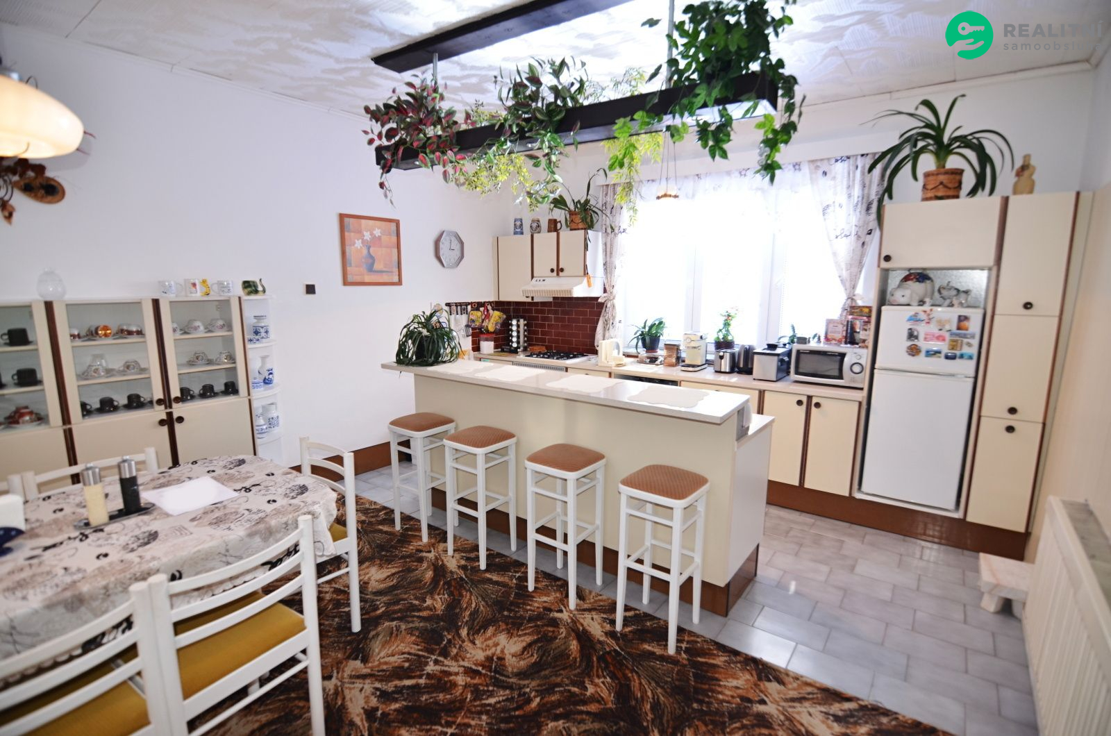 Prodej rodinného domu, 300 m², pozemek 922 m². - obrázek č.3