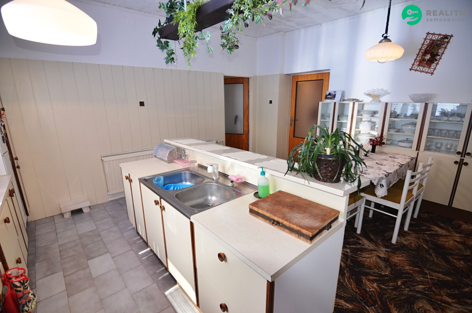 Prodej rodinného domu, 300 m², pozemek 922 m². - obrázek č.11