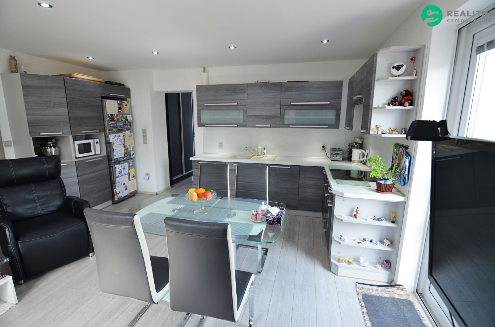 Prodej rodinného domu, 300 m², pozemek 922 m². - obrázek č.22