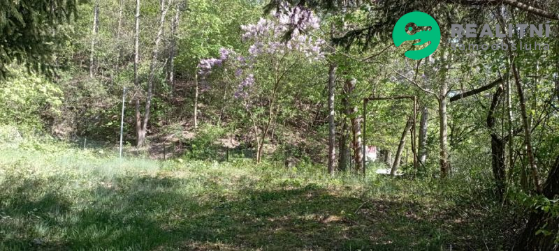 stavební pozemek na hranici Prahy-východ - titulní obrázek