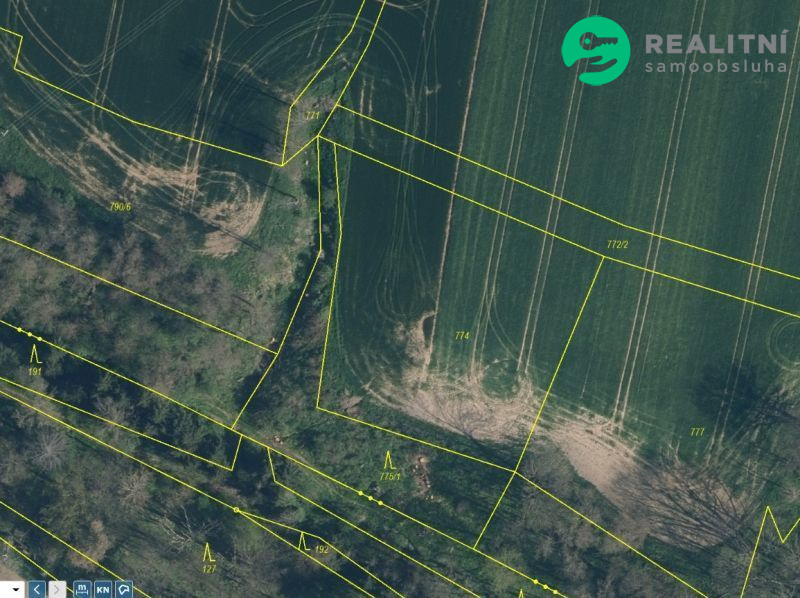 soubor několika les. pozemků 13 581 m2, okres Mělník - titulní obrázek