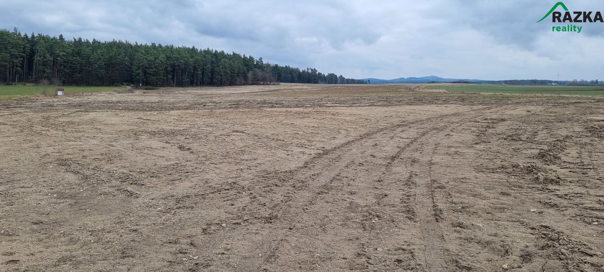 Orná půda 15,9 ha - titulní obrázek