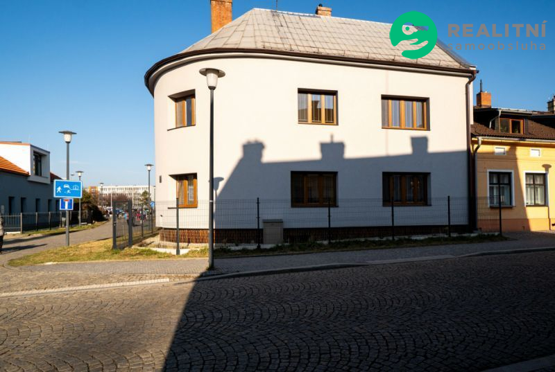 Rodinný dům 2× 4+1 Karviná - titulní obrázek