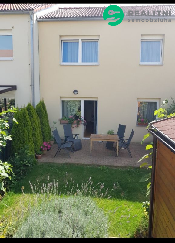 Rodinný řadový dům 5 kk, 2 koupelny, 2 parkovací stání, terasa - titulní obrázek