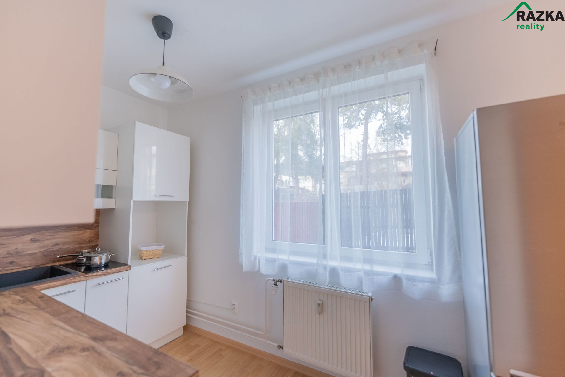 Zařízený byt 1+KK Planá, ul. Bohušova - obrázek č.7