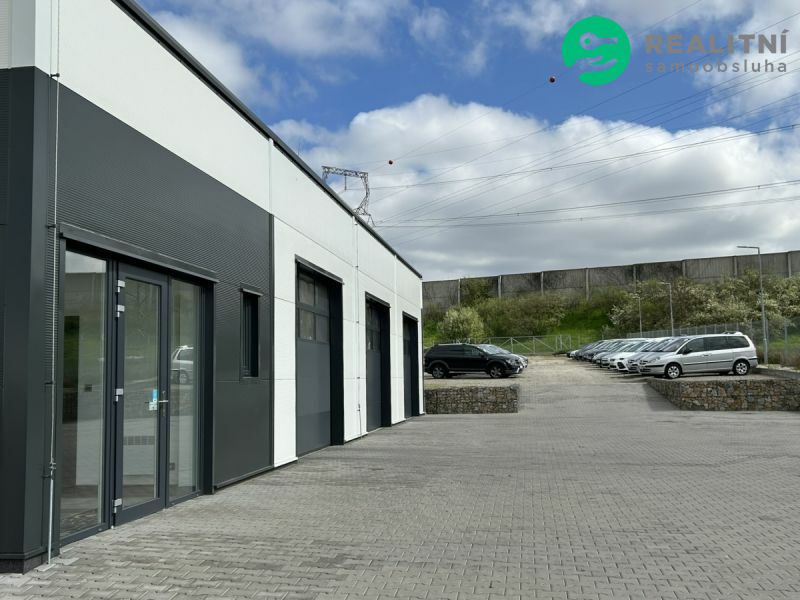 Novostavba haly, pozemek 3000m2, 8km od Brna, u D1 - titulní obrázek