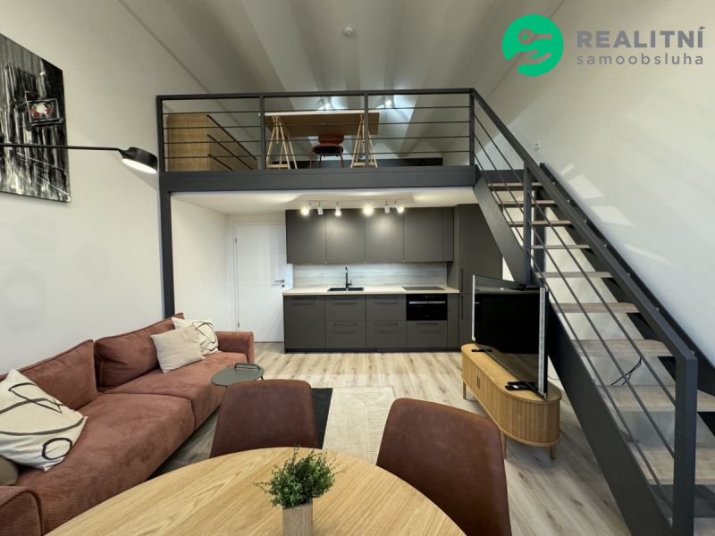 Stylový loft 2+kk po designové rekonstrukci na Kubánském náměstí - titulní obrázek