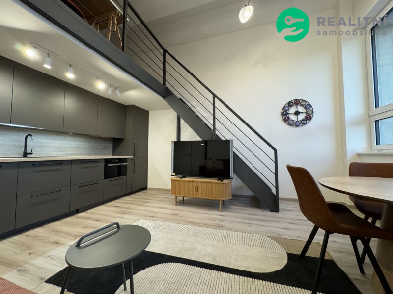 Stylový loft 2+kk po designové rekonstrukci na Kubánském náměstí - obrázek č.2