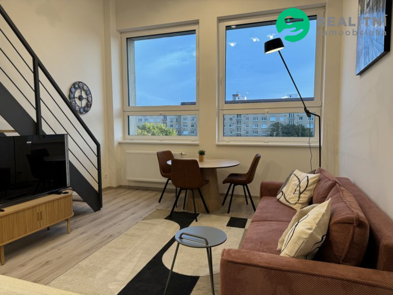 Stylový loft 2+kk po designové rekonstrukci na Kubánském náměstí - obrázek č.3