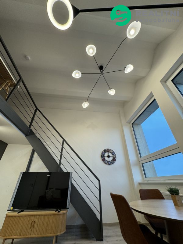 Stylový loft 2+kk po designové rekonstrukci na Kubánském náměstí - obrázek č.7
