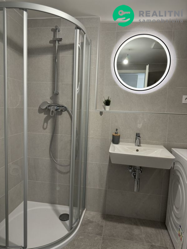 Stylový loft 2+kk po designové rekonstrukci na Kubánském náměstí - obrázek č.13