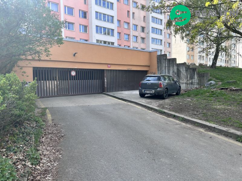garáž v Praze - Chodov - titulní obrázek