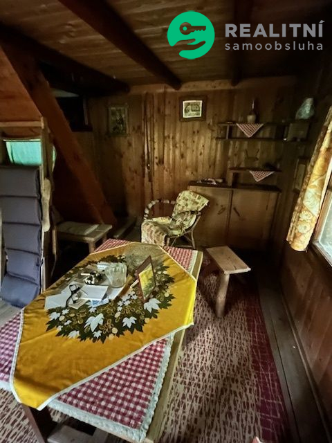 dřevěná chata v trampské osadě Proudy - obrázek č.3