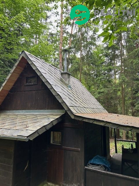 dřevěná chata v trampské osadě Proudy - obrázek č.5