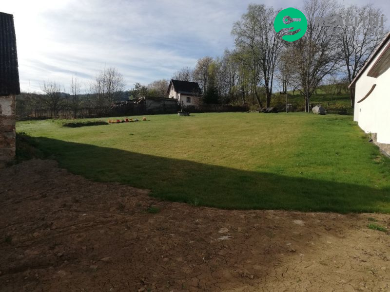 Stavební pozemek v okolí Klatov cca 950 m2 - titulní obrázek