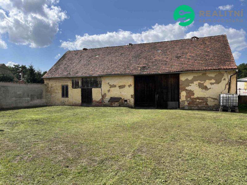 Pozemek 907 m² s domem a stodolou v klidné části obce Vstiš“ - obrázek č.3