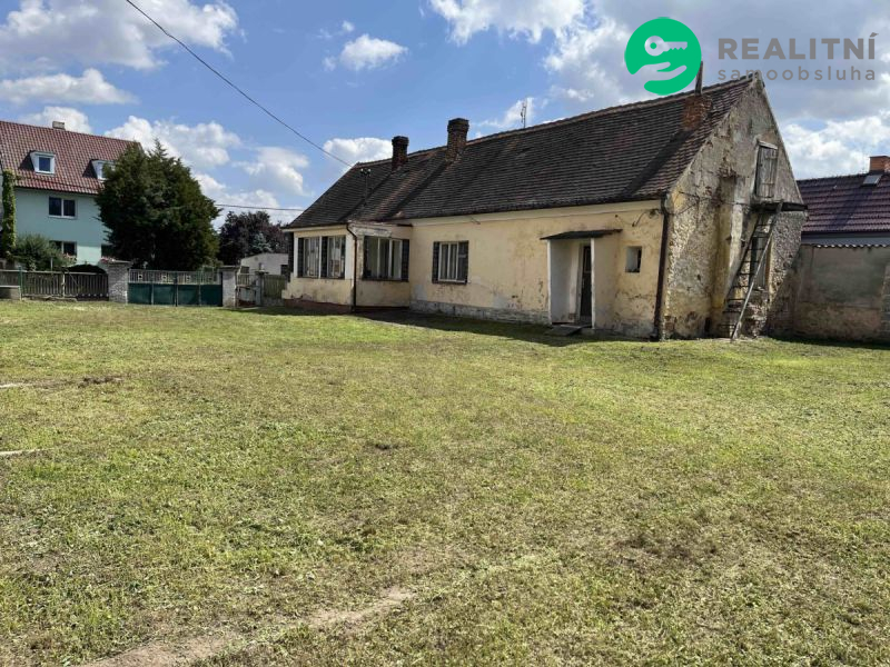 Pozemek 907 m² s domem a stodolou v klidné části obce Vstiš“ - obrázek č.4