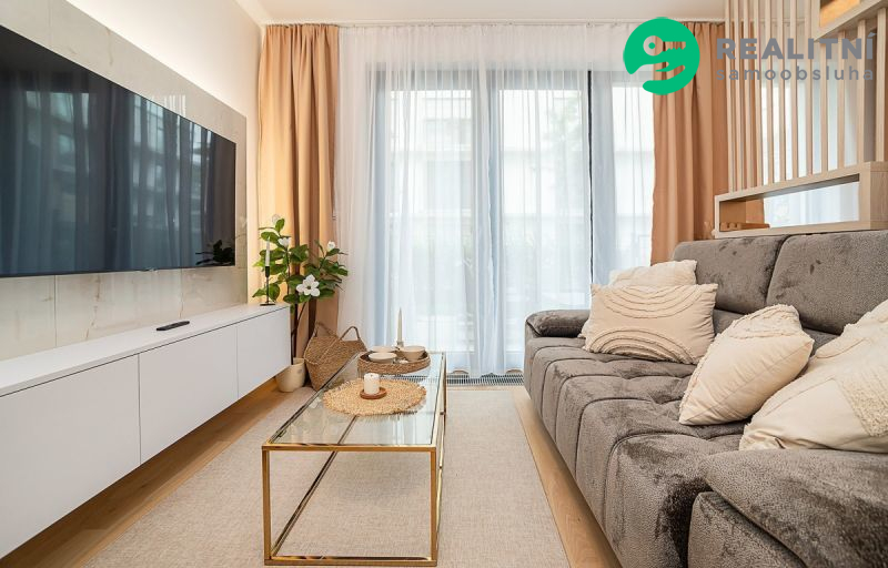 Byt 1+kk, Šenácká, Praha 4, 37m2 - titulní obrázek