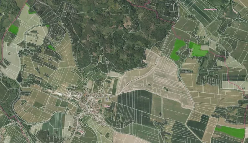 Zemědělské pozemky 11,8 ha Břežany