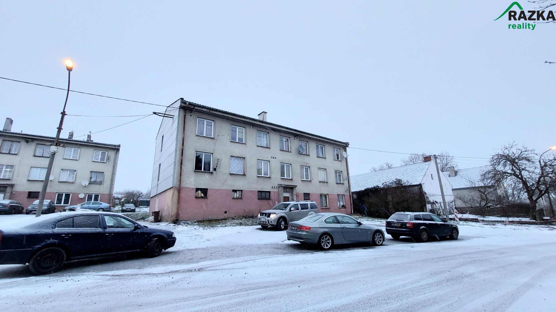 Prodej bytového domu v obci Třískolupy - titulní obrázek
